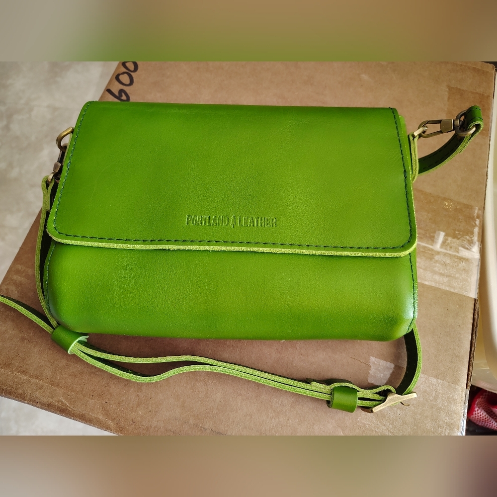 Portland Leather Purse Green Apple Medium Crossbody Bag